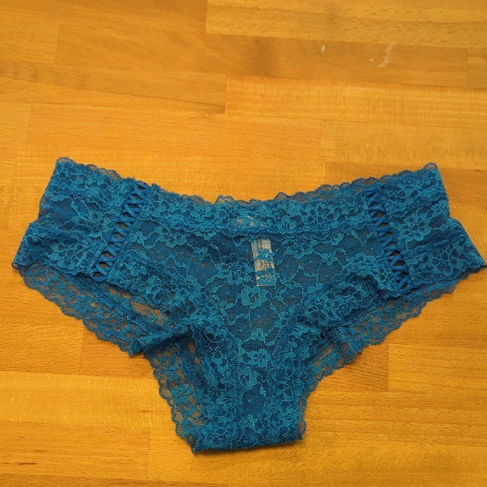 Victoria Secret M Cheeky